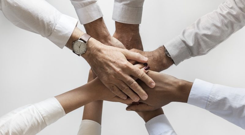 Alinear los objetivos de marketing y ventas para captar clientes industriales